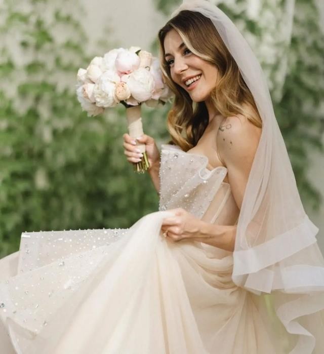 "Kalp Atışı"nın aktrisası evləndi - FOTOLAR